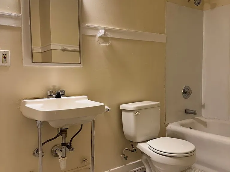 Belmont Apartments — Photo 37