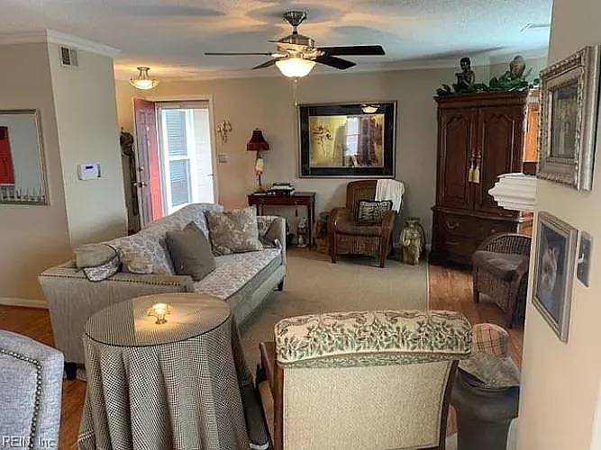 Photo 2 of 23 - 510 24th St #202 - Virginia Beach, VA Building Photo - 510 24th St #202