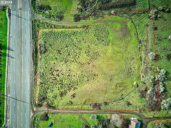 3rd image of 3110 NE Diamond Lake Blvd