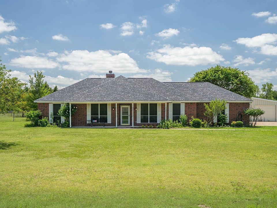 1st image of 697 Meadowview Cir