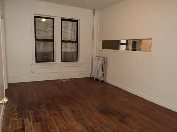 4th image of 359 Saint Johns Pl APT 2