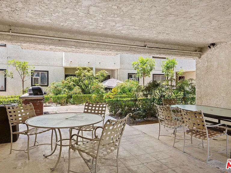 18530 Hatteras St #115 — Photo 15