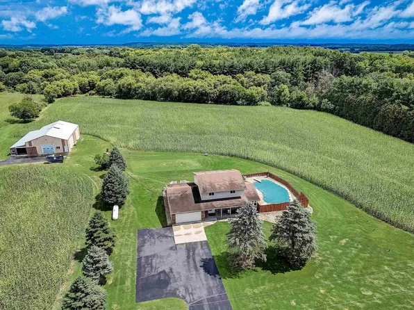 5460 Ridge Road, Marshall, WI 53559