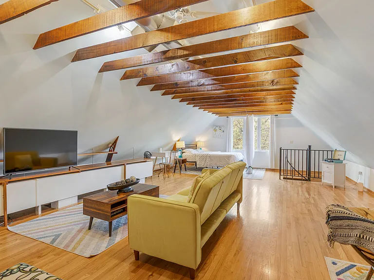 3809 N Kenmore Ave #3 — Photo 2