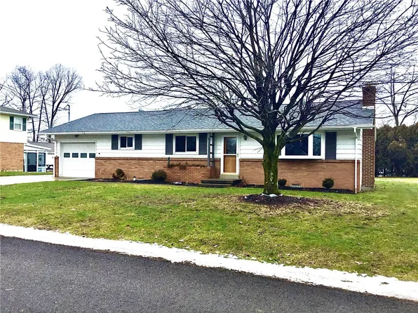 1056 Maple Dr E, Kittanning, PA 16201