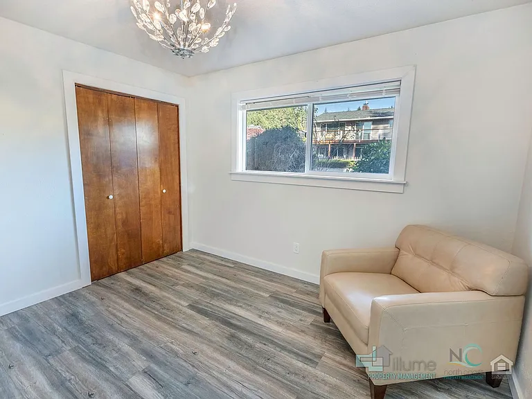242 Hemlock St — Photo 29