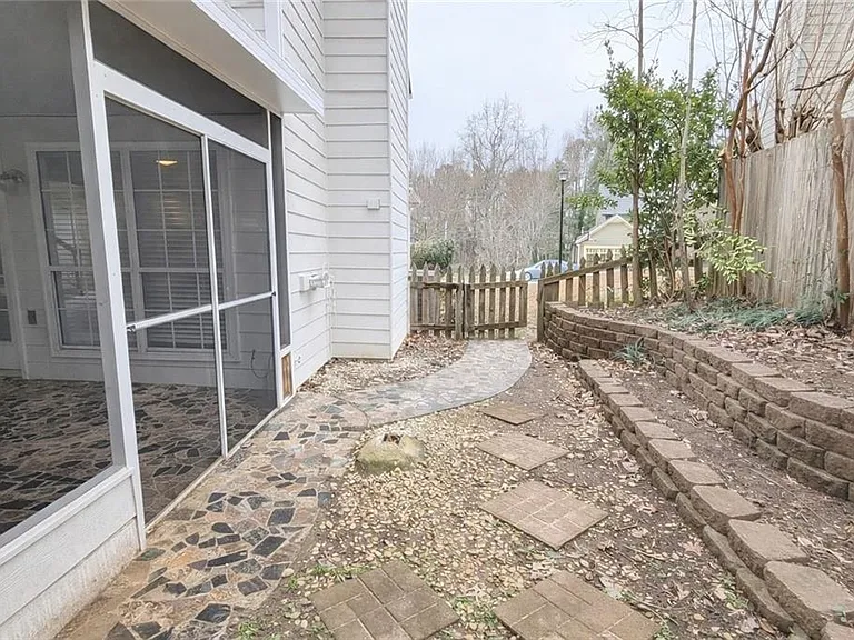 710 Suwanee Lakes Cir — Photo 26