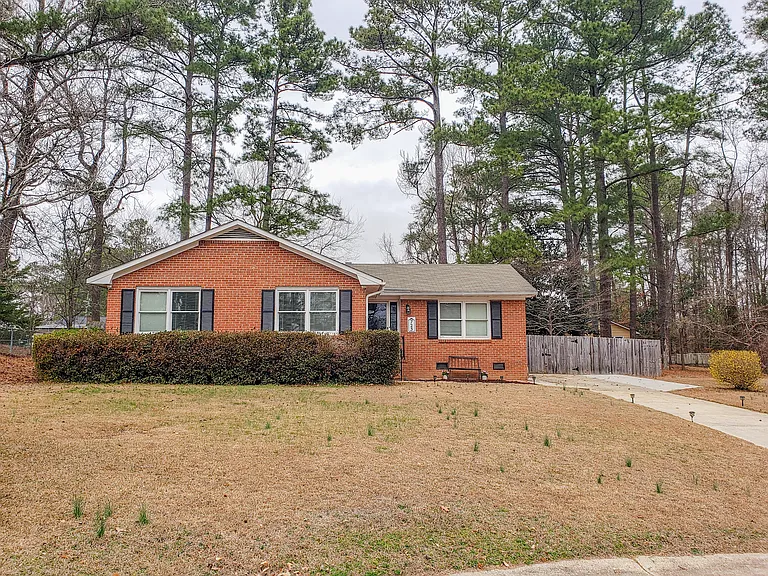 723 Skycliff Ct — Photo 3