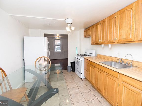 5th image of 128 Bethel St
