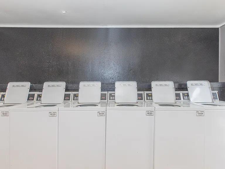 Country Oaks Apartments — Photo 8