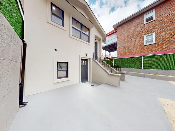 552 East 80th Street image 3 of 25