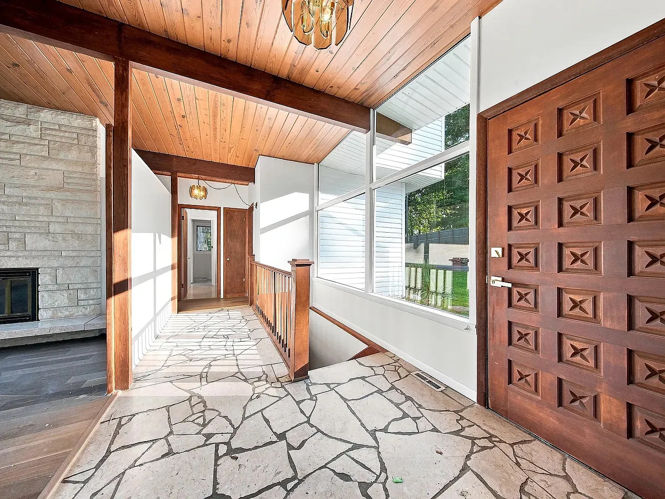 6 bed, 3755 sqft, $2,995 — Photo 2