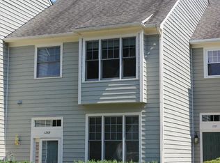 1269 Weatherstone Ct, Reston, VA 20194