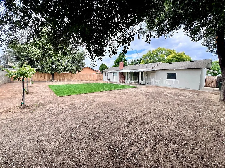 4467 N Van Dyke Ave — Photo 6