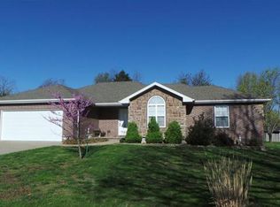 737 Brandon Cir, Lebanon, MO 65536