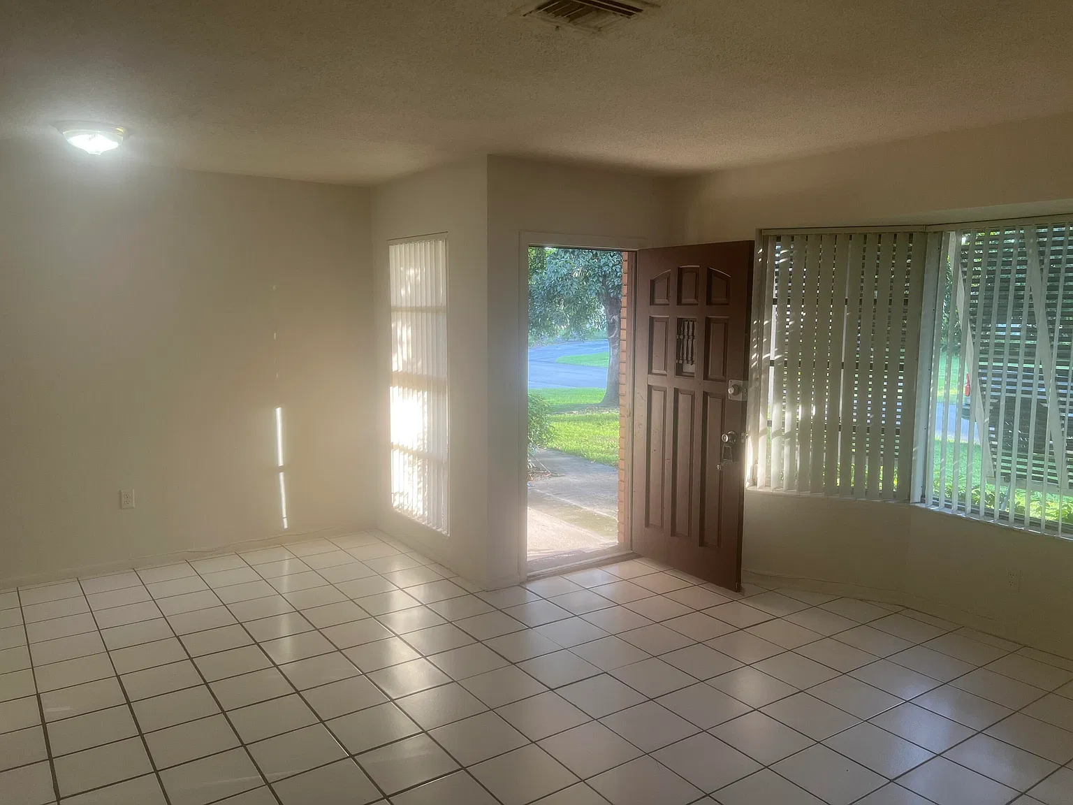2 bed, 2.0 bath, 2276 sqft, $1,950 — Photo 3