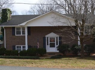 648 Knollwood Dr, Mount Airy, NC 27030