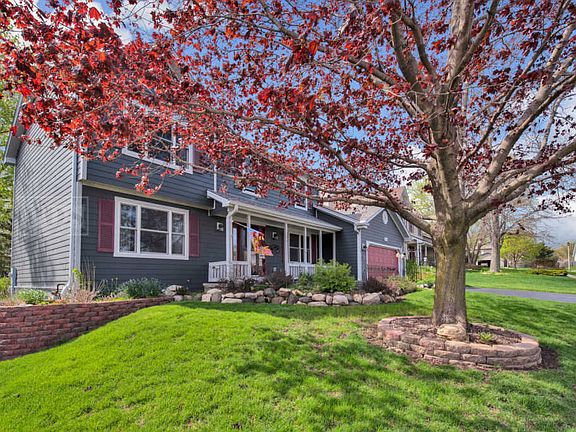 5th image of 460 Moraine Hill Dr