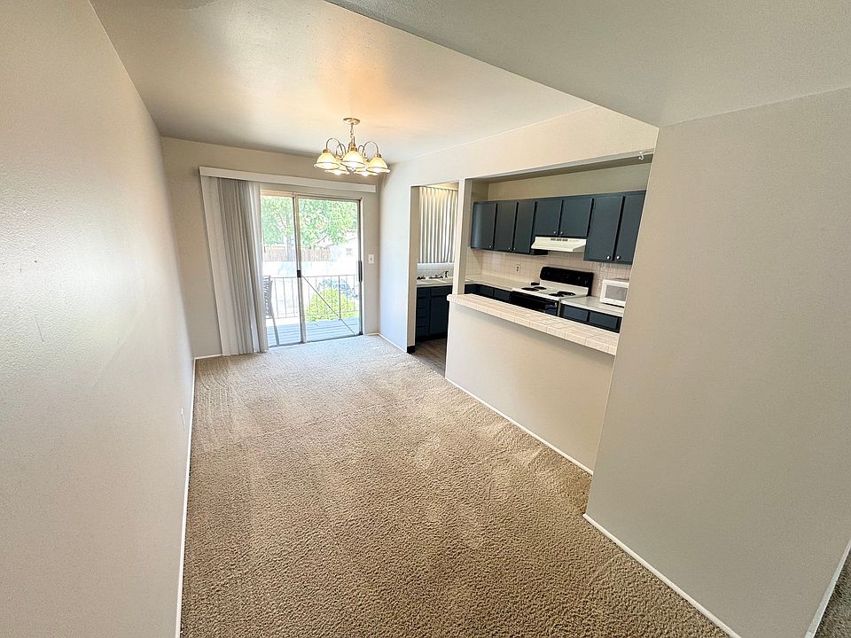 Dining room with bar