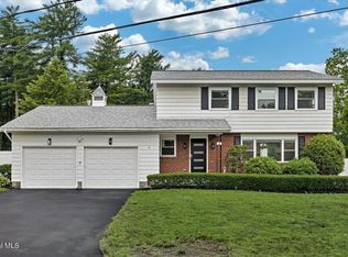 8 Woodland Drive, Colonie, NY 12309