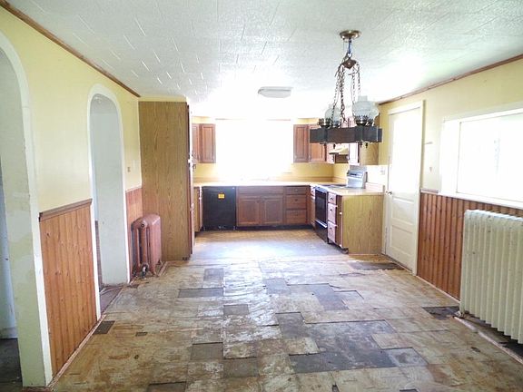 4th image of 154 Crandall St