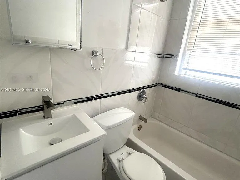 967 SW 5th St #18 — Photo 5