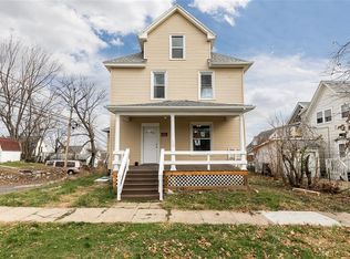 117 12th St SW, Cedar Rapids, IA 52404