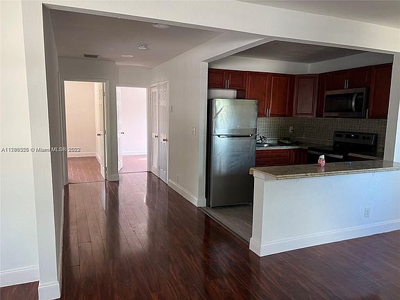 5th image of 1704 NW 18th St #1704