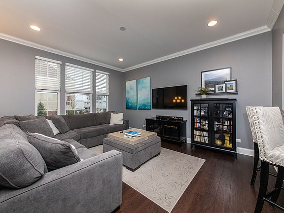 4th image of 3221 Coral Ln