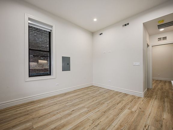 4th image of 1710 W Belmont Ave #102