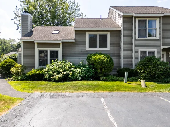 1 Minuteman Court, Halfmoon, NY 12065