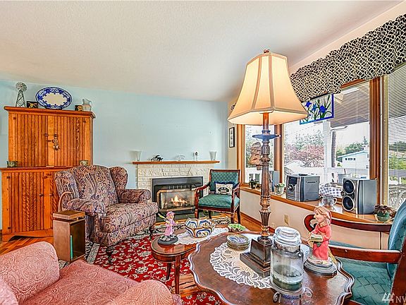 5th image of 6519 193rd St SW