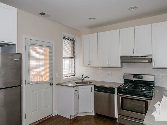 2nd image of 1829 W Leland Ave #2S
