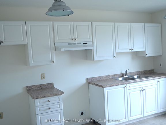 4th image of 53 Peacock Blvd