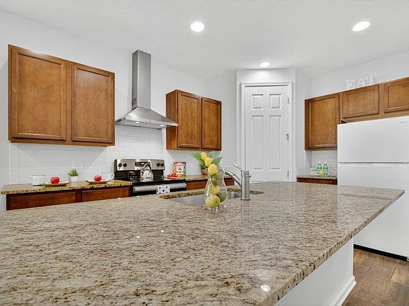 5th image of 212 Meadow Crossing Dr