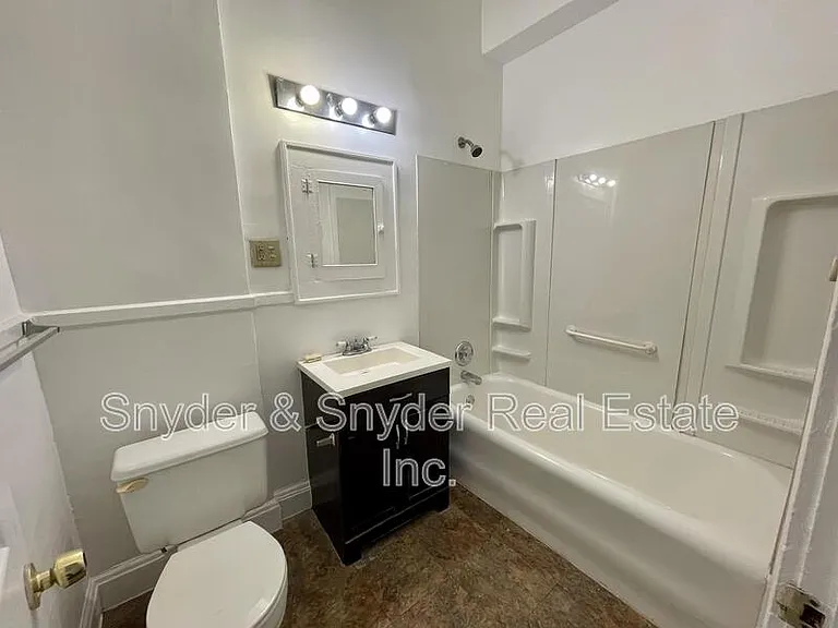 815 & 817 Johnston St #817 — Photo 8