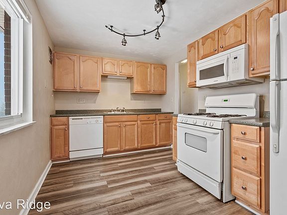 2nd image of 753 Cottonwood Dr
