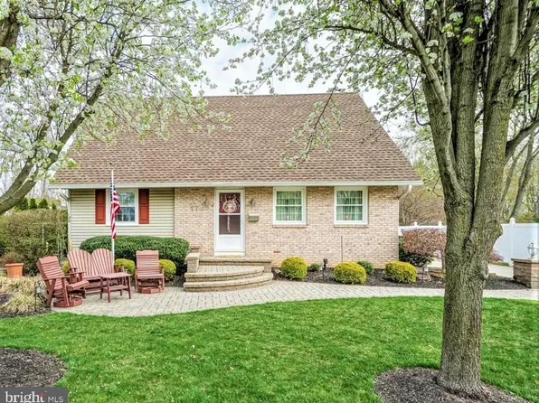 77 Walnut St, Clayton, NJ 08312