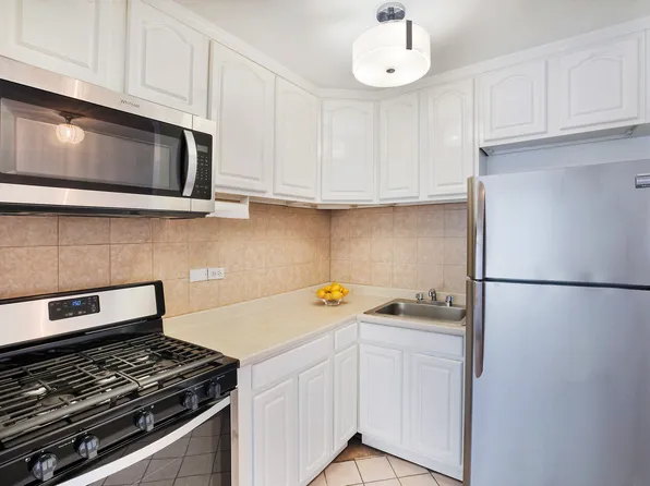 333 East 45th Street image 5 of 12