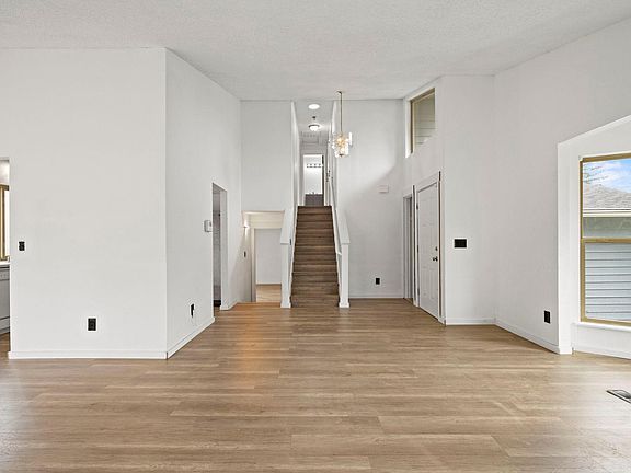 4th image of 303 4th Ave SE
