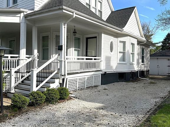 3rd image of 1211 E Jefferson St