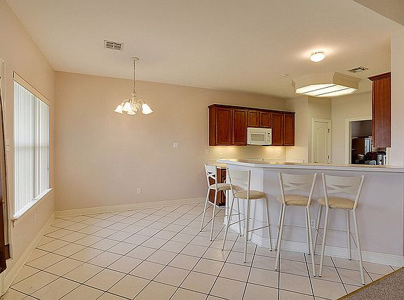 4th image of 2321 Country Club Dr