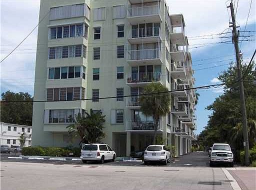1st image of 800 SE 4th St APT 105