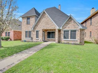 130 Clear Creek Dr, Red Oak, TX 75154