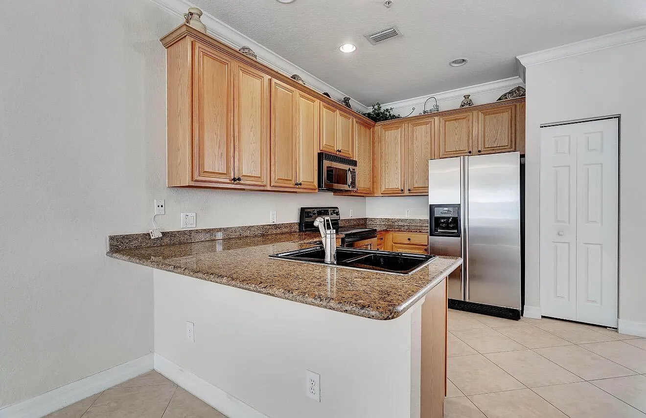 3 bed, 2.5 bath, 1499 sqft, $3,750 — Photo 4