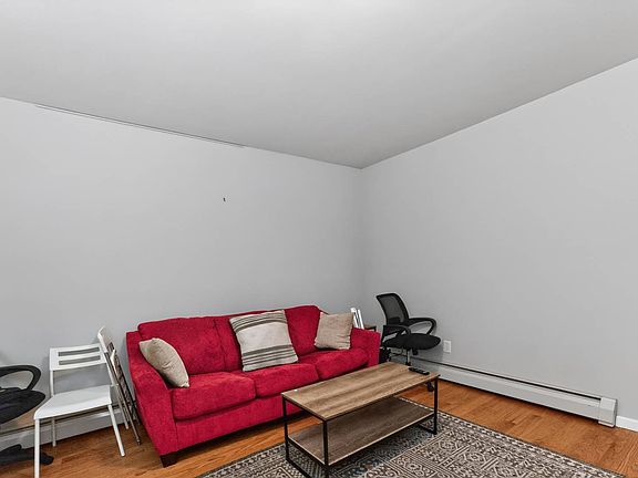 4th image of 539 Congress St