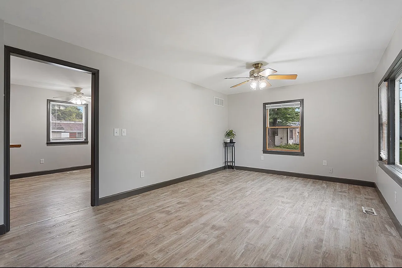 3 bed, 1104 sqft, $2,100 — Photo 3