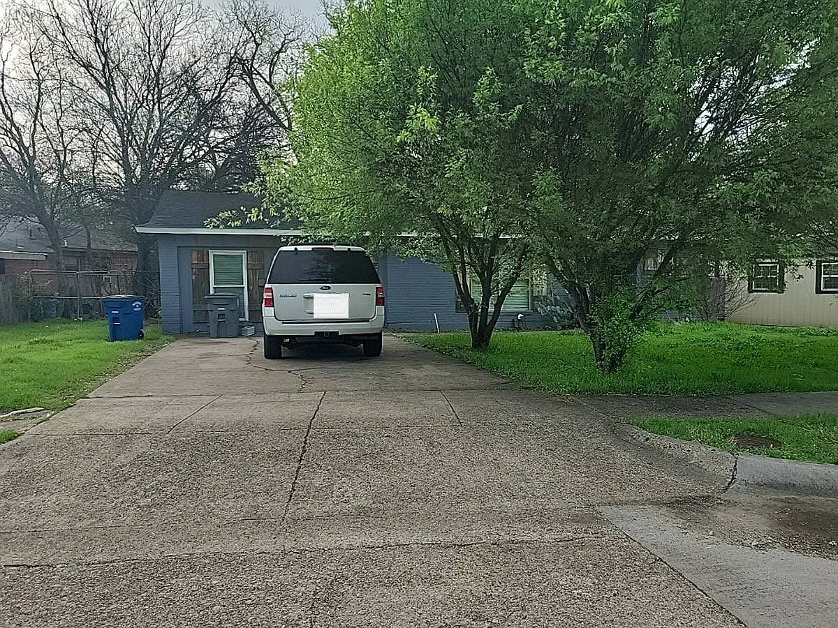 238 Glencairn Dr photo 1