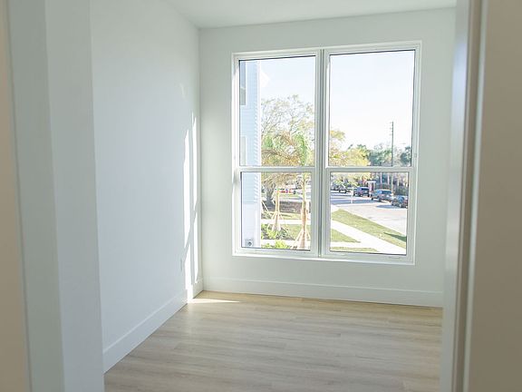 5th image of 3874 Pompano Dr SE