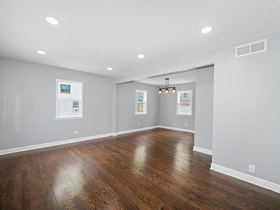 5th image of 323 Country Club Dr